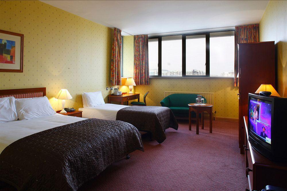 พลาซา โฮเต็ล ทาลา Hotel ทาลเลอ ภายนอก รูปภาพ