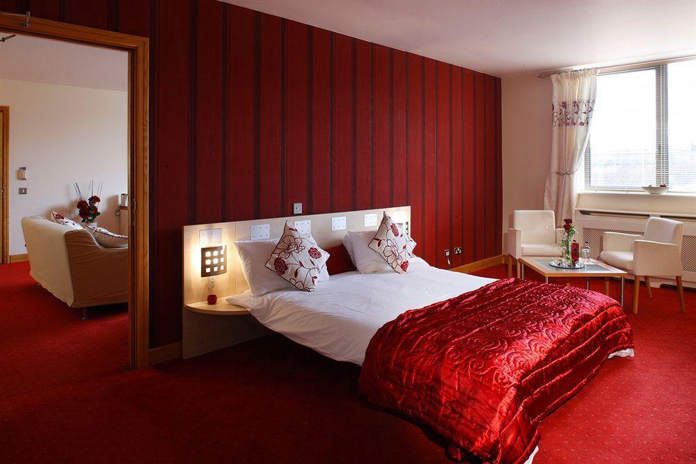 พลาซา โฮเต็ล ทาลา Hotel ทาลเลอ ภายนอก รูปภาพ