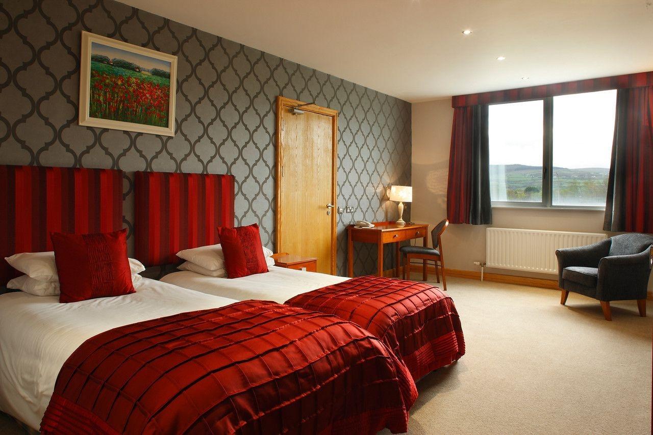 พลาซา โฮเต็ล ทาลา Hotel ทาลเลอ ภายนอก รูปภาพ