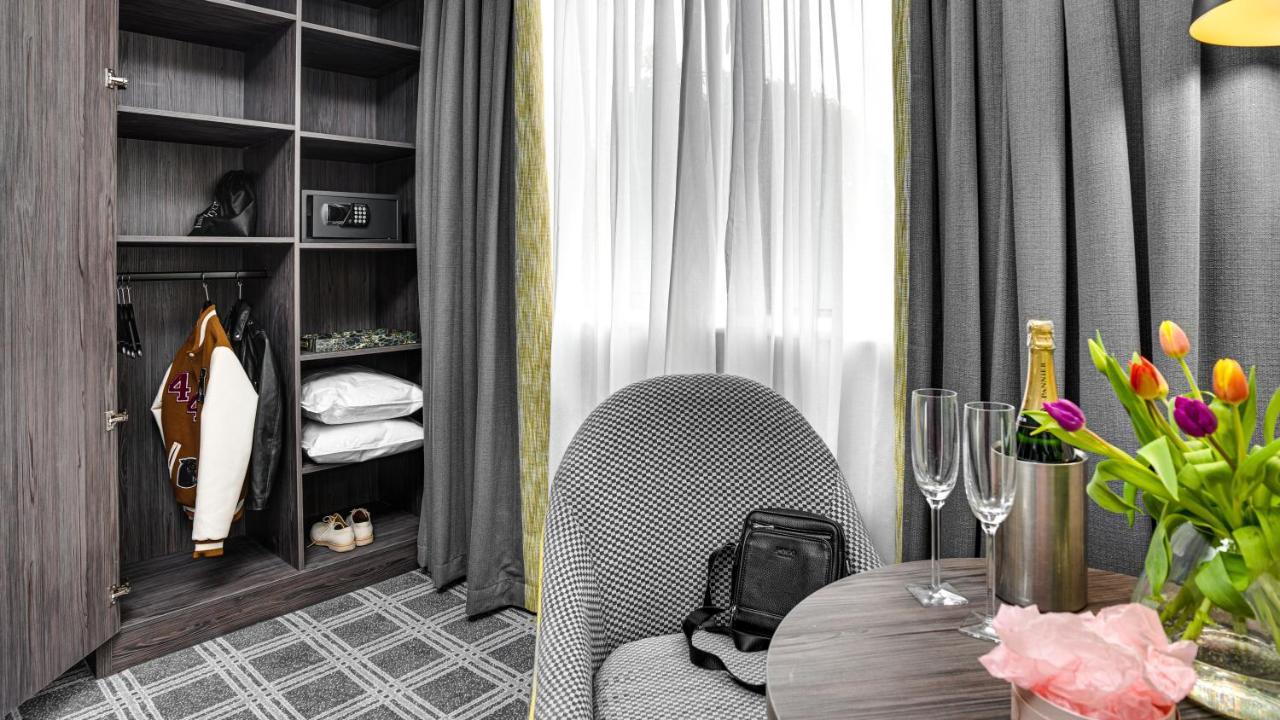 พลาซา โฮเต็ล ทาลา Hotel ทาลเลอ ภายนอก รูปภาพ
